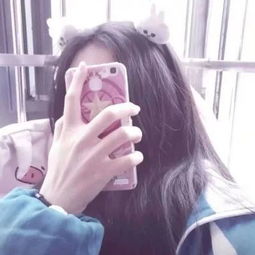 上海一男子阳台吸烟遭邻居深夜喇叭投诉